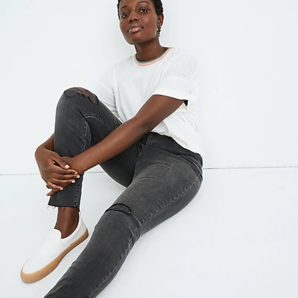 Petite Curvy High-Rise Skinny Jeans in Black Sea - Picture 2 of 4